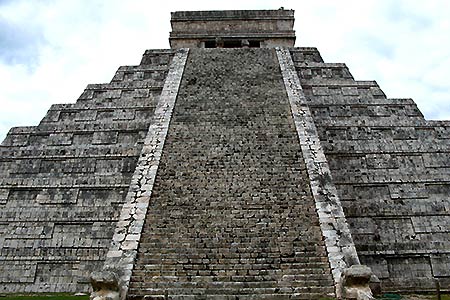 Chichen Itza, Pyramid of Kukulcan. VIRTOURIST.COM